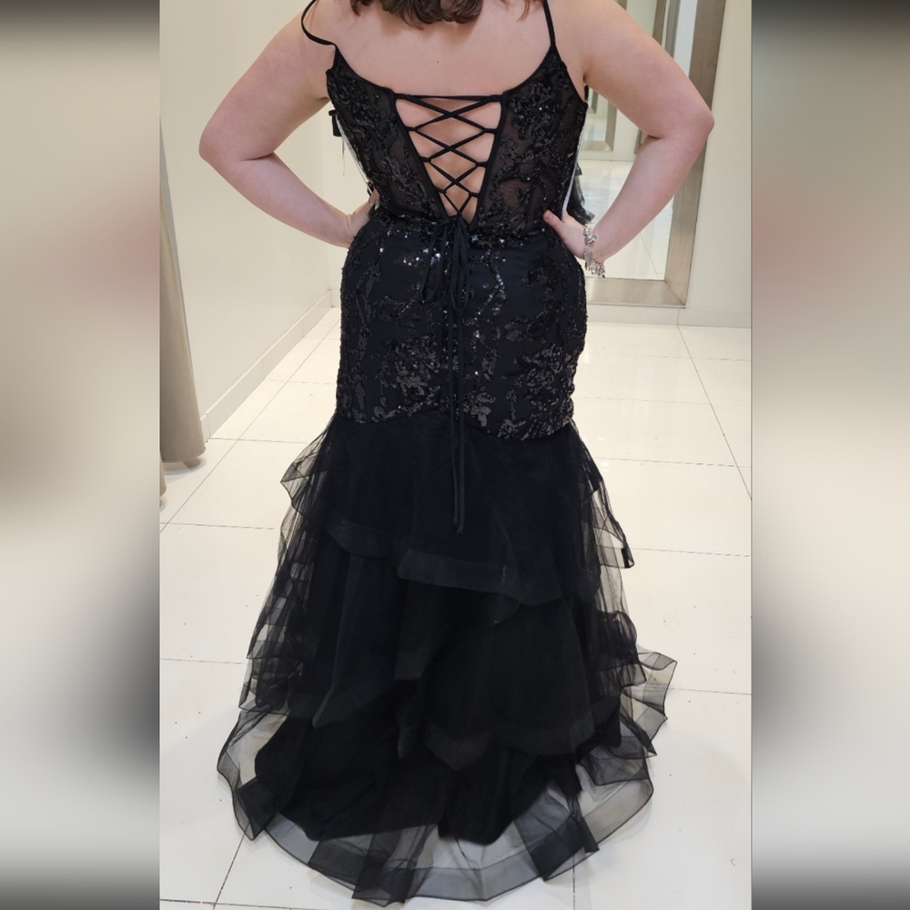 Prom EBlack Lace Evening Gown